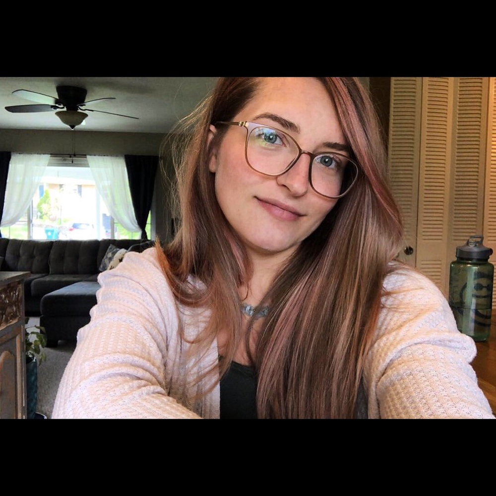 Meet your Posher, Danielle